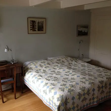 Vondelparkmuseum Bed & Breakfast 3*