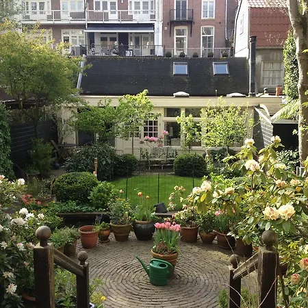 Vondelparkmuseum Bed & Breakfast 2*